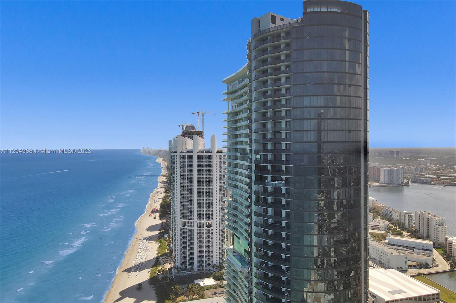 18555 COLLINS AVENUE COND - Residential