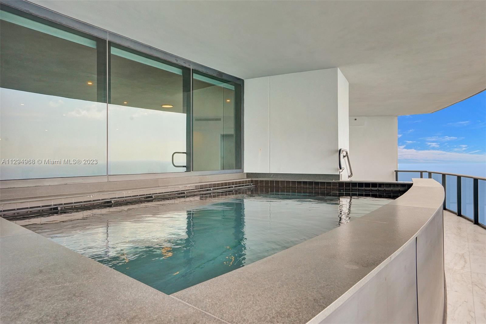 18555 COLLINS AVENUE COND - Residential