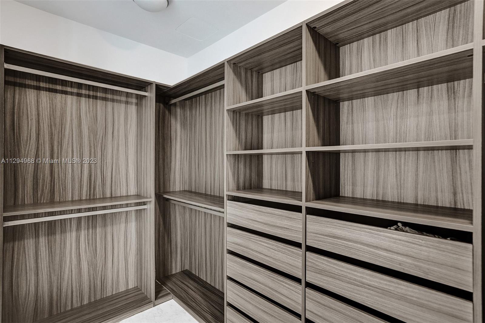 18555 COLLINS AVENUE COND - Residential