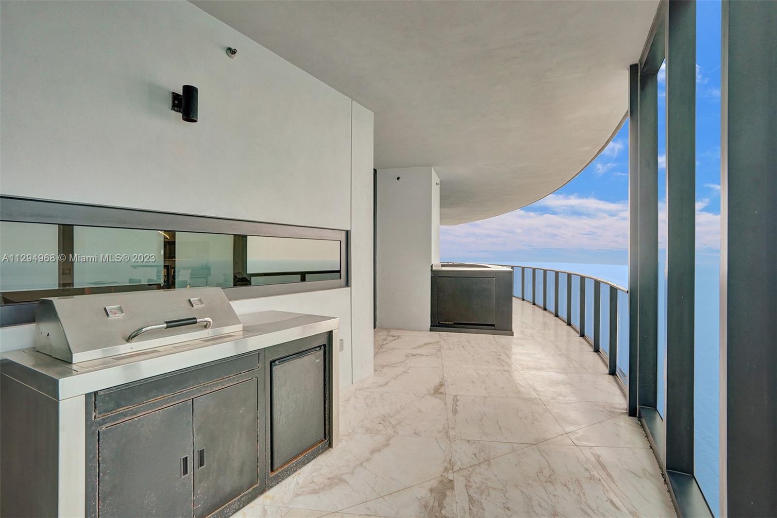 18555 COLLINS AVENUE COND - Residential