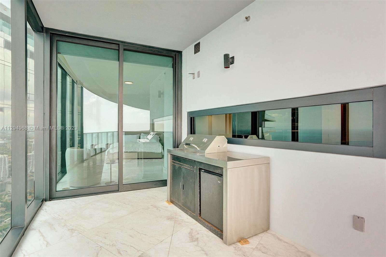 18555 COLLINS AVENUE COND - Residential