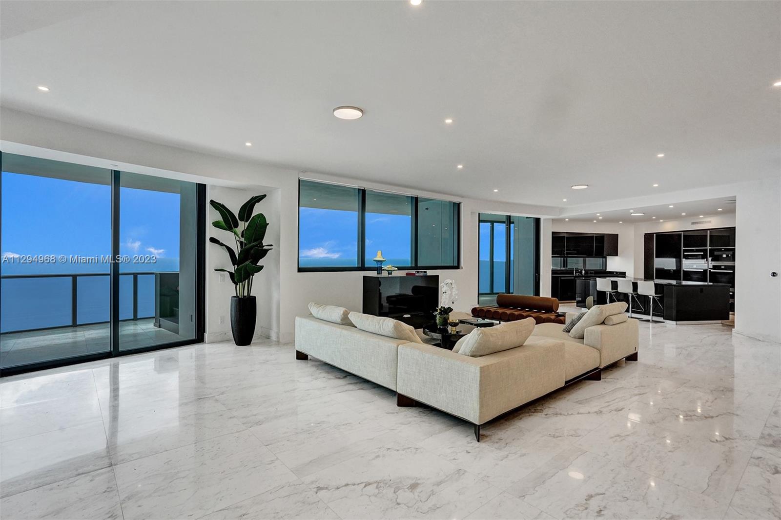 18555 COLLINS AVENUE COND - Residential