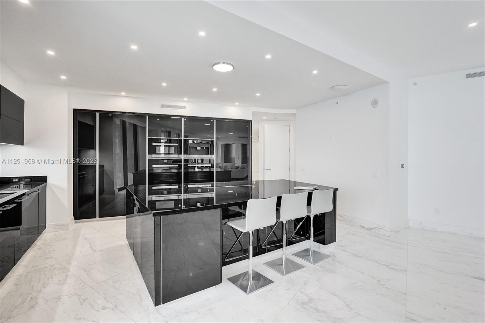 18555 COLLINS AVENUE COND - Residential