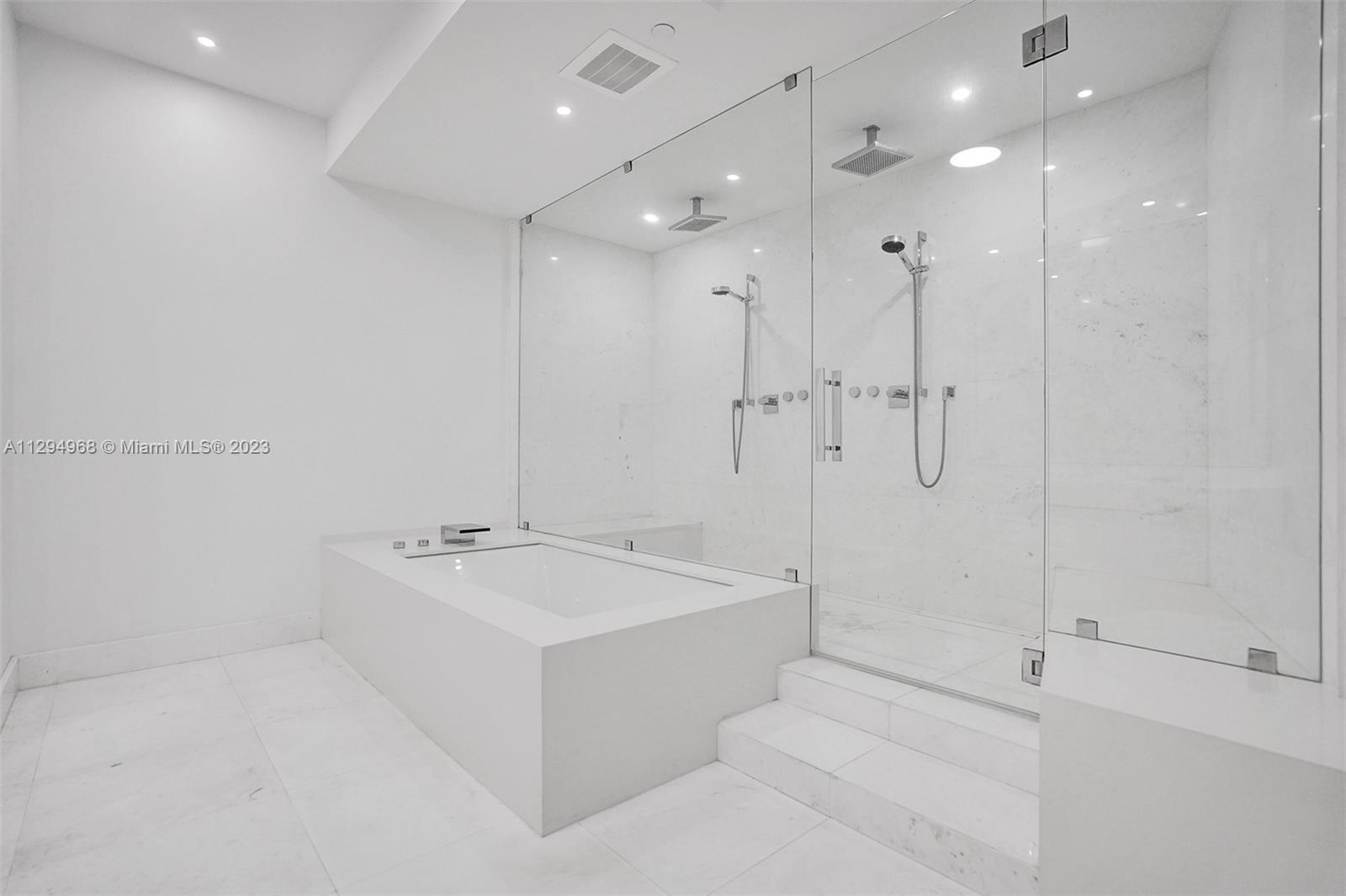 18555 COLLINS AVENUE COND - Residential