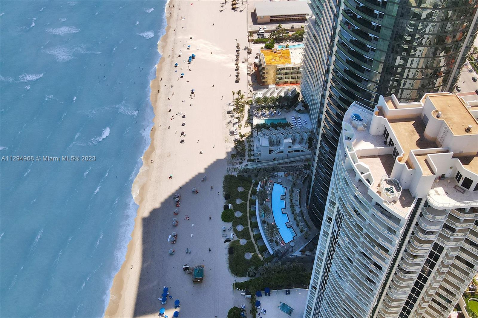 18555 COLLINS AVENUE COND - Residential