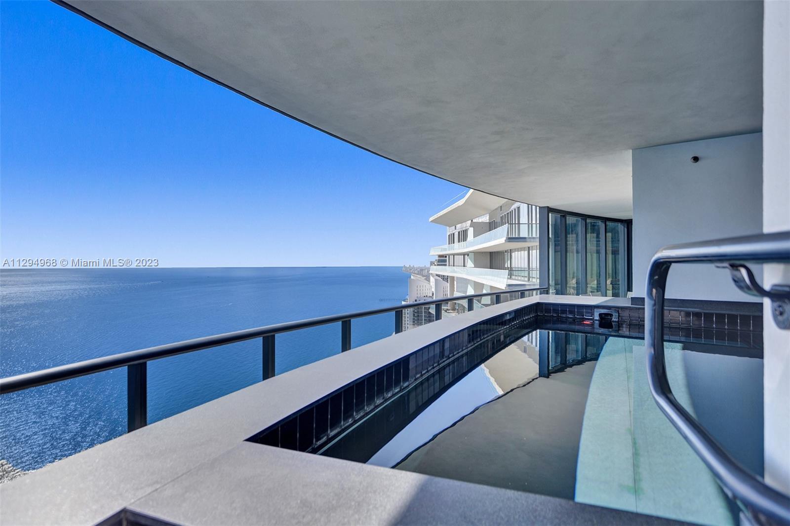 18555 COLLINS AVENUE COND - Residential