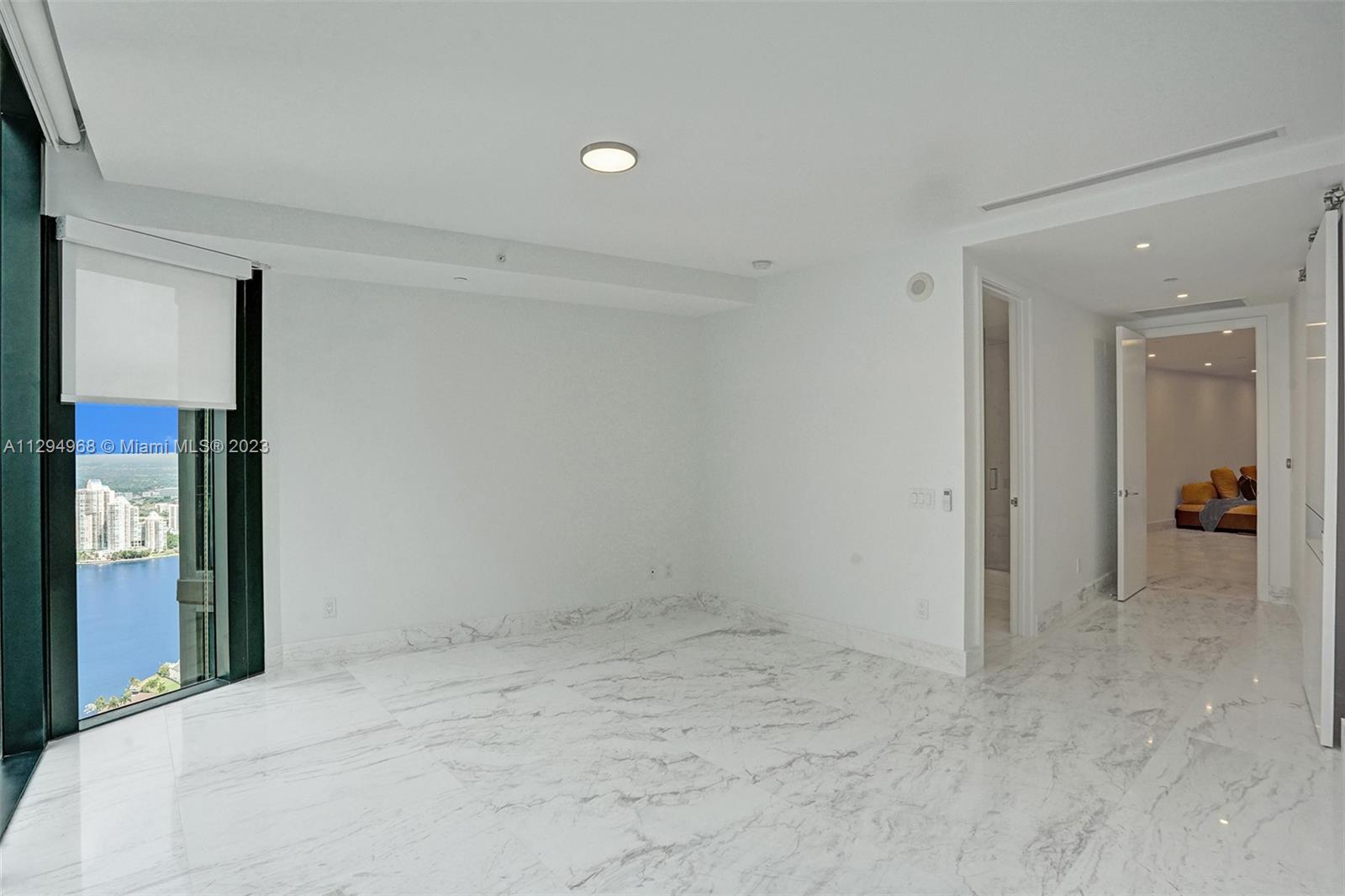 18555 COLLINS AVENUE COND - Residential