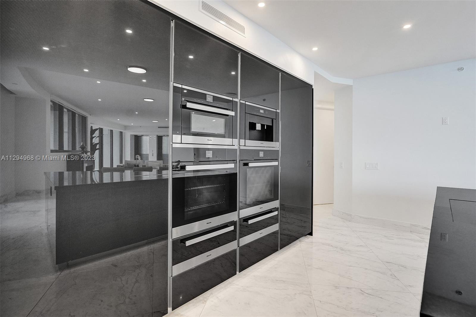 18555 COLLINS AVENUE COND - Residential