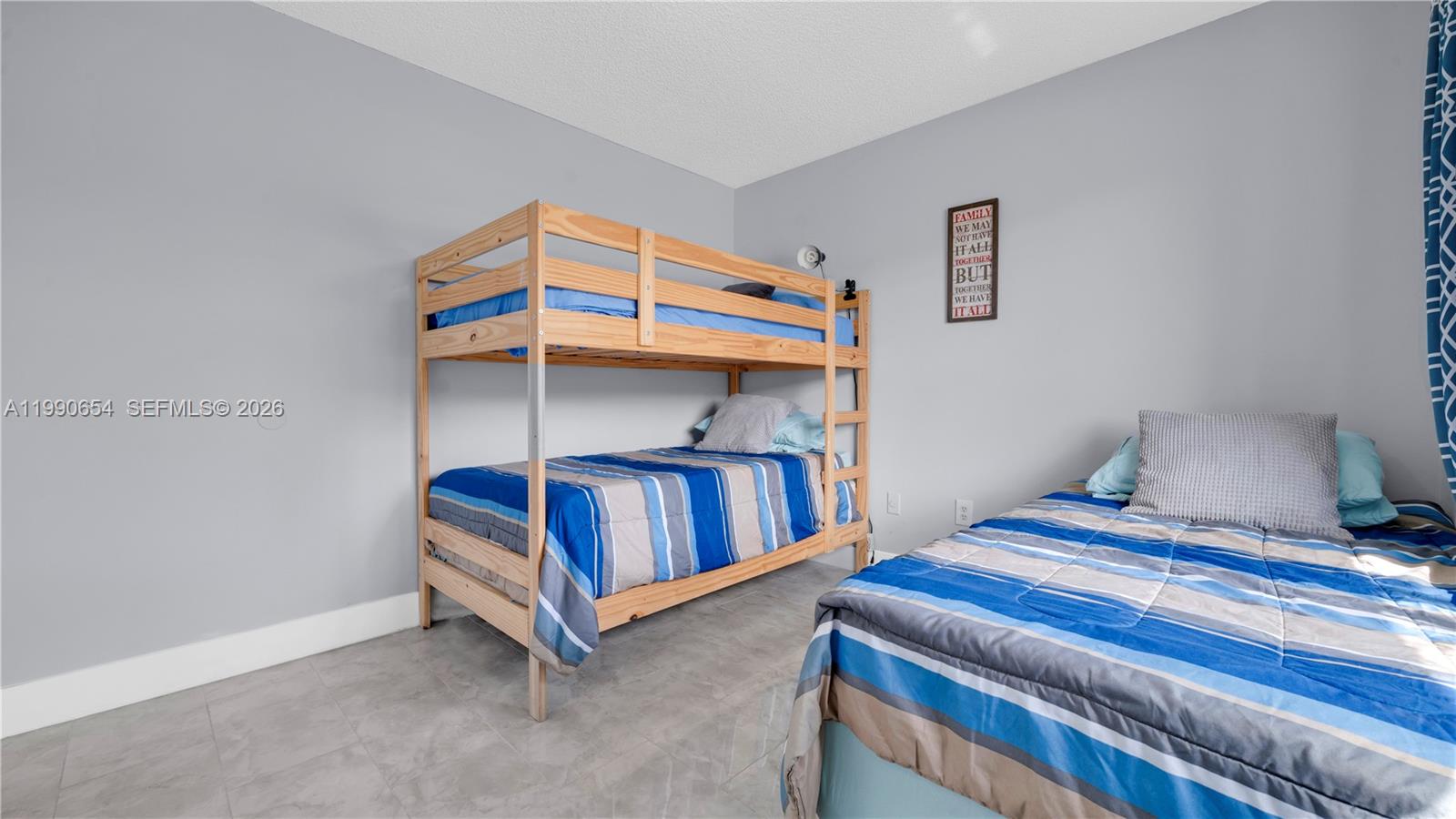 OAKWOOD AT THE HAMMOCKS - Residential