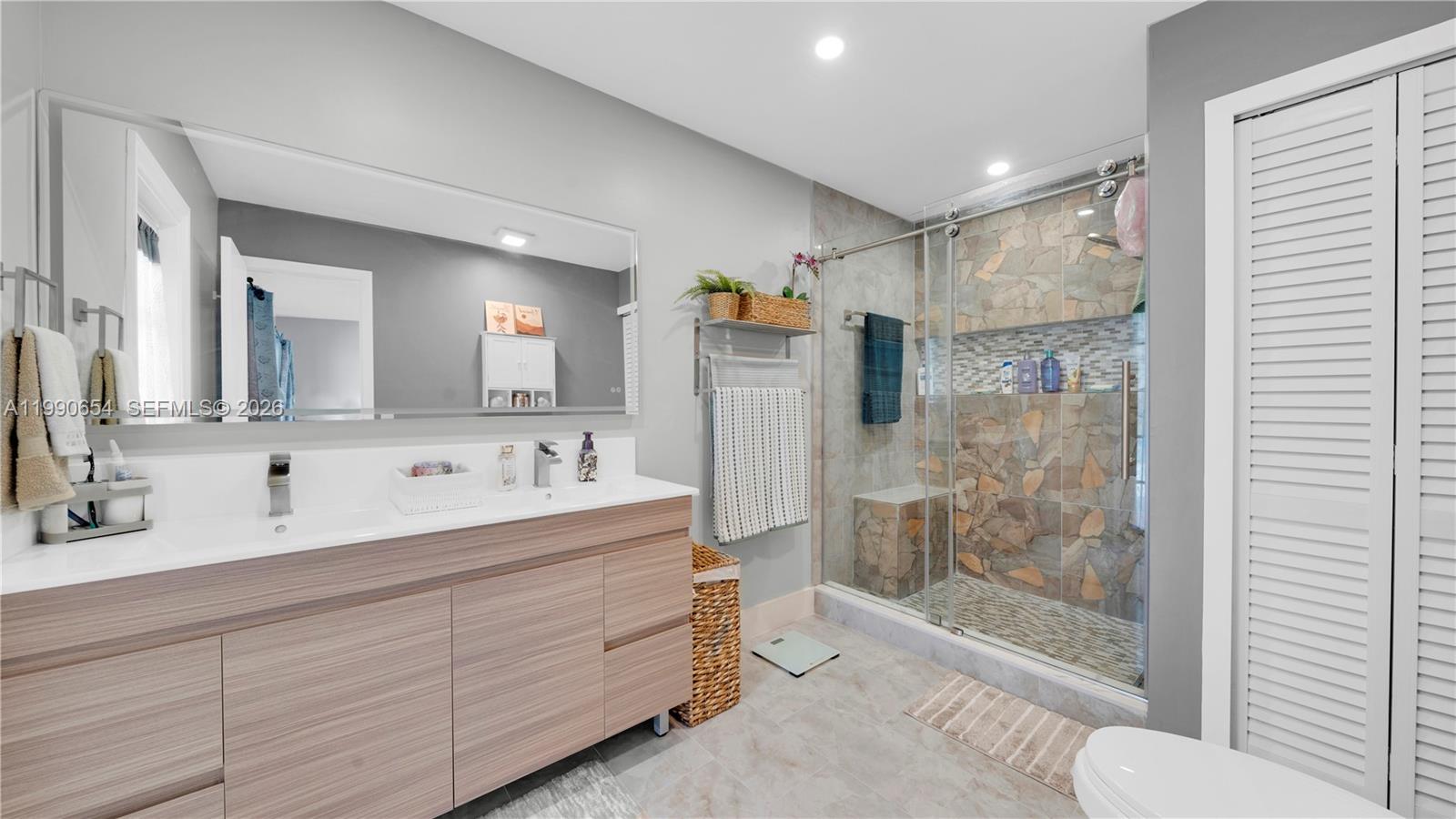 OAKWOOD AT THE HAMMOCKS - Residential