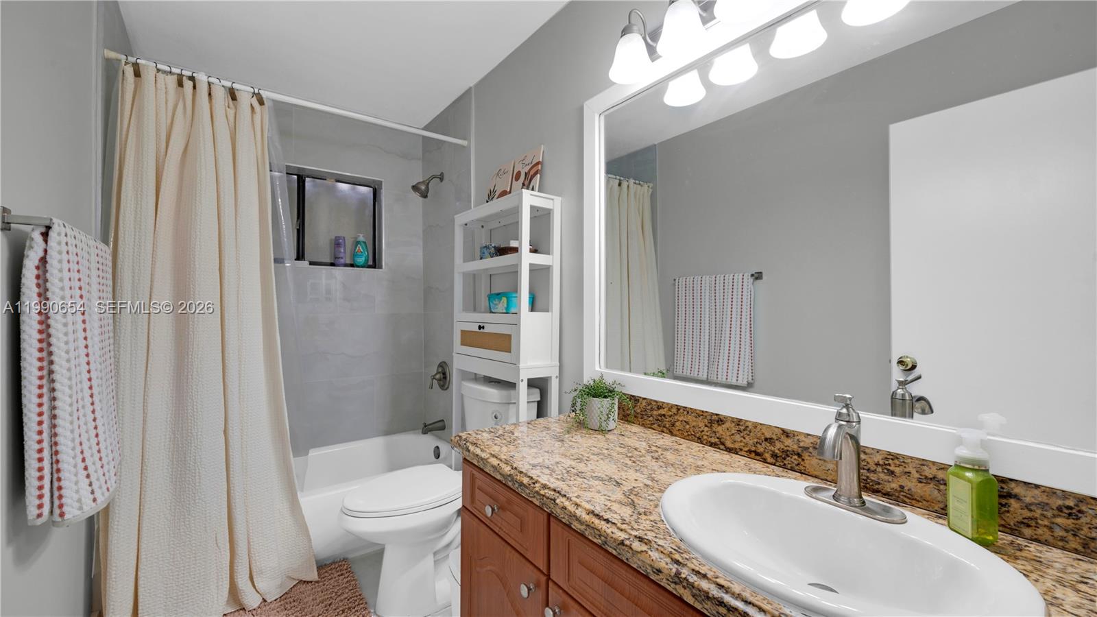 OAKWOOD AT THE HAMMOCKS - Residential