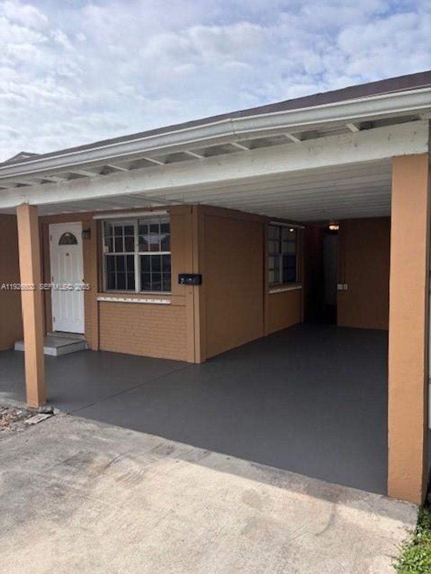 Large 4 bedroom, 2 bathroom house in prime area close to turnpike and schools and shopping. Ready for rent to good family. Easy to show. Vacant.