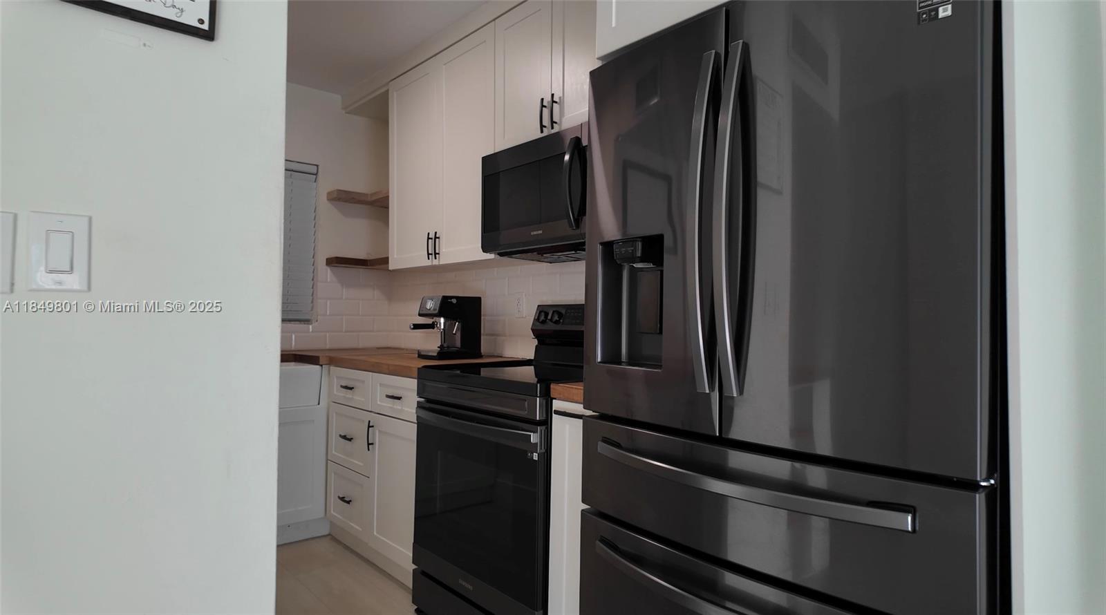 120 Royal Palm Rd 107, Hialeah Gardens, FL, 33016/$165,000 4 120 Royal Palm Rd 107