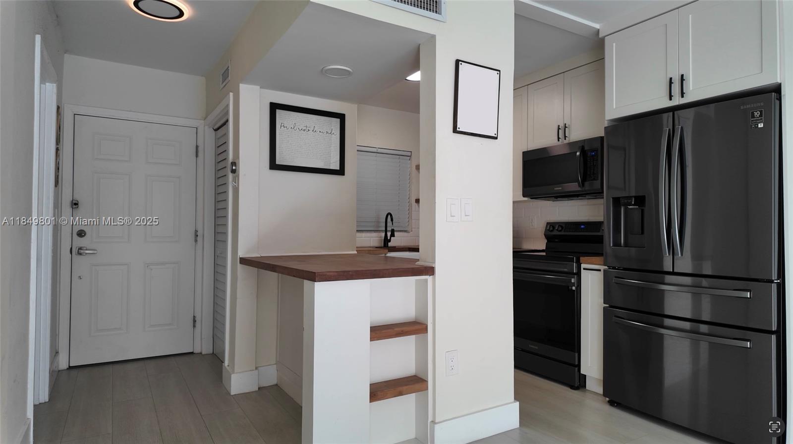 120 Royal Palm Rd 107, Hialeah Gardens, FL, 33016/$165,000 3 120 Royal Palm Rd 107