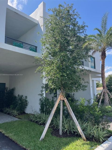 Photo of 2526 Pierce Street #12, Hollywood, FL 33020 (MLS # A11868154)