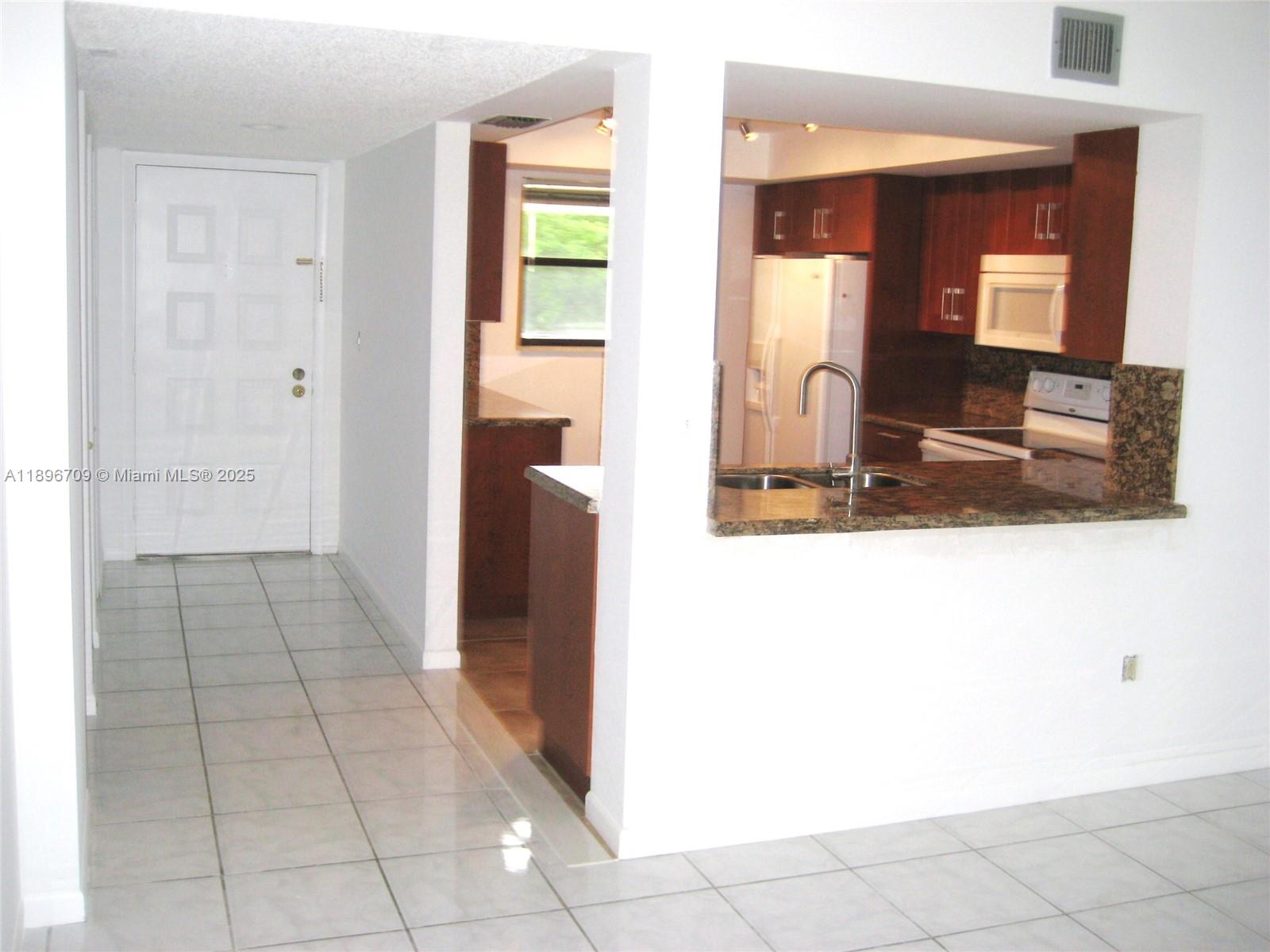 FAIRWAYS AT BONAVENTURE C - Residential Lease
