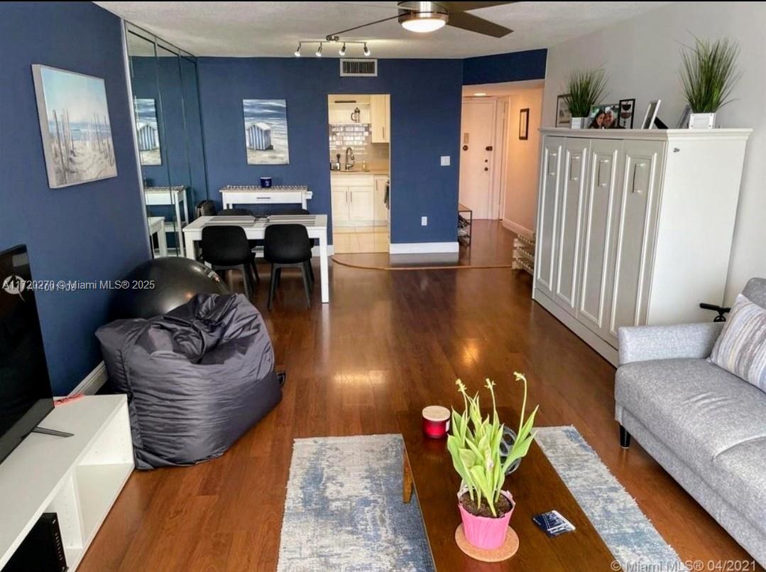 COMMODORE PLAZA CONDO - Residential