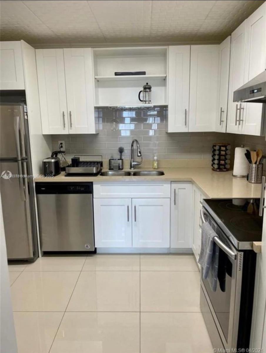 COMMODORE PLAZA CONDO - Residential