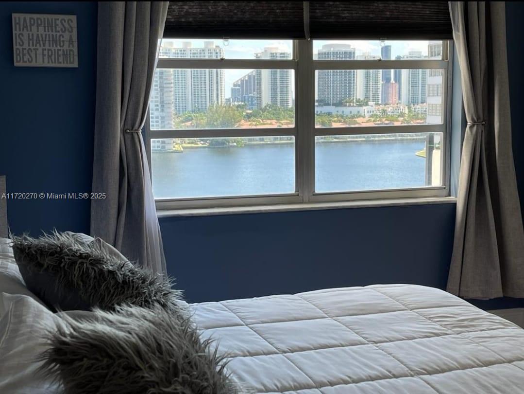 COMMODORE PLAZA CONDO - Residential