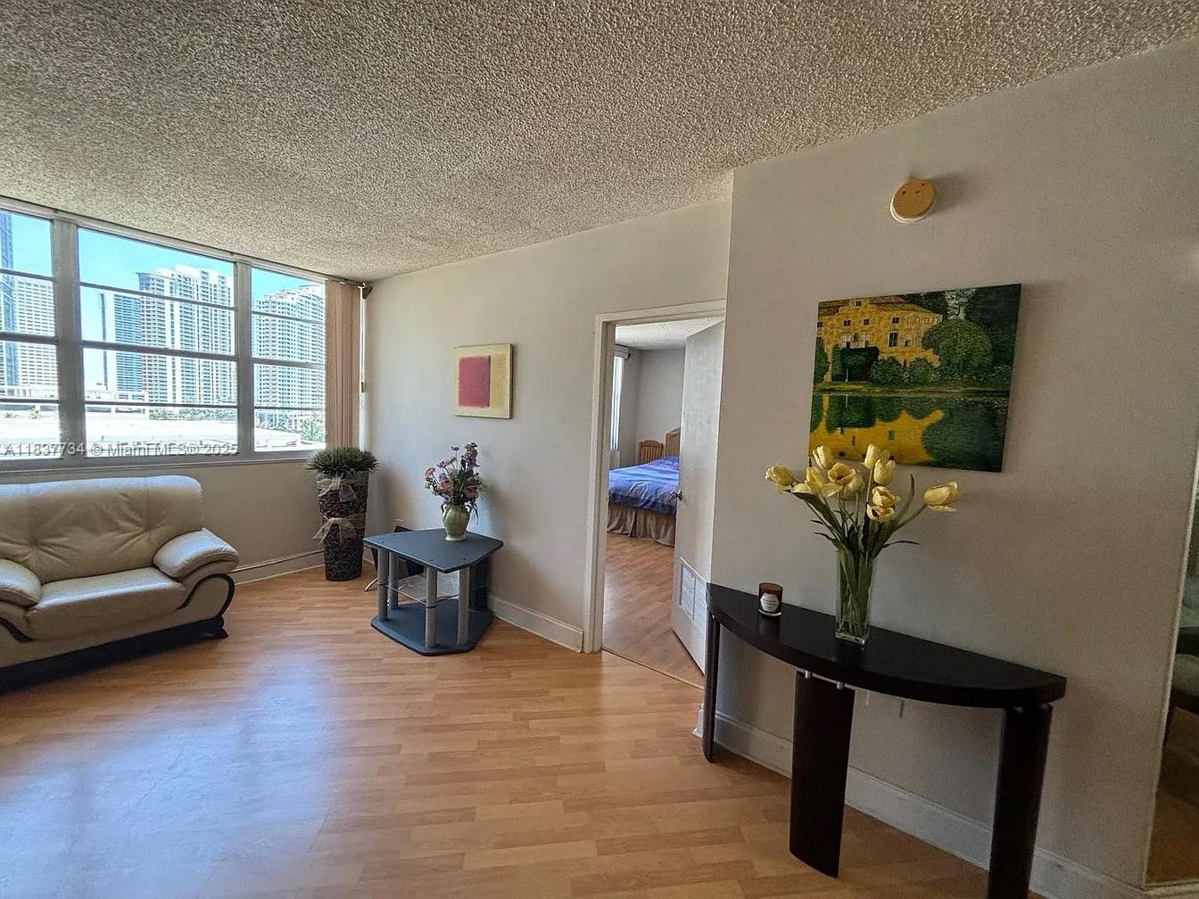825 Brickell Bay Dr 847