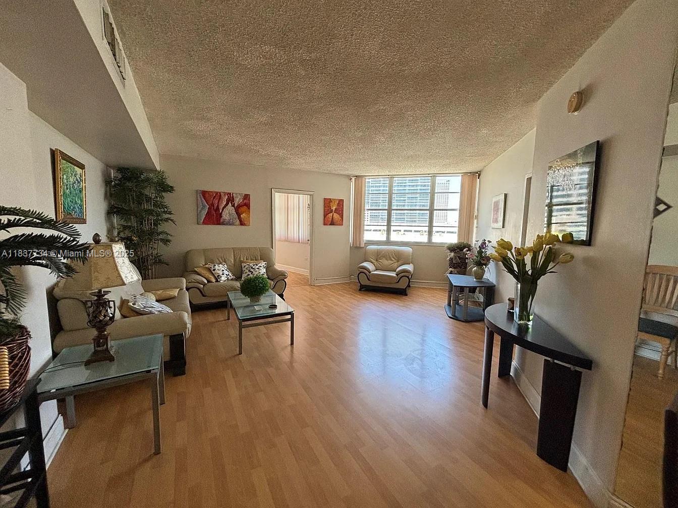 825 Brickell Bay Dr 847