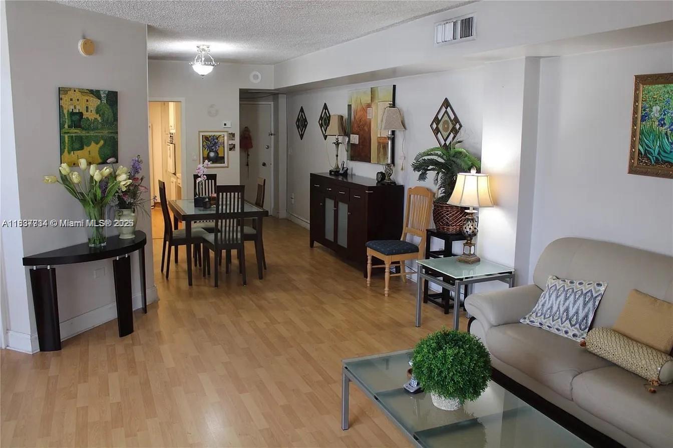 825 Brickell Bay Dr 847