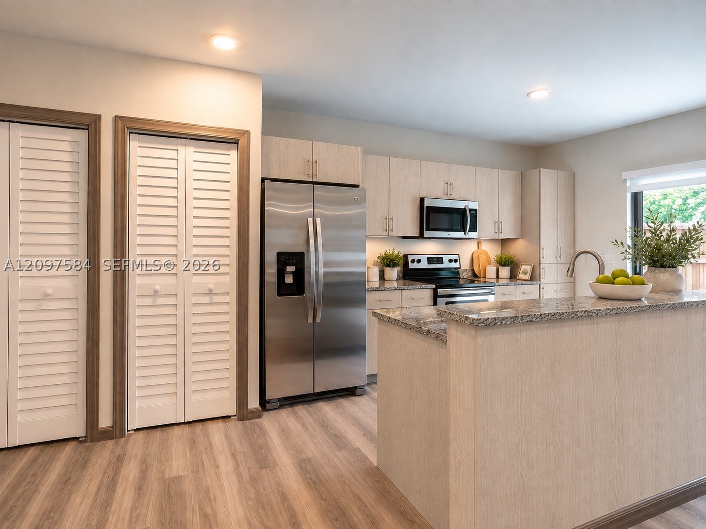 916 NW 8th St 1, Florida City, FL, 33034/$379,900 2 916 NW 8th St 1