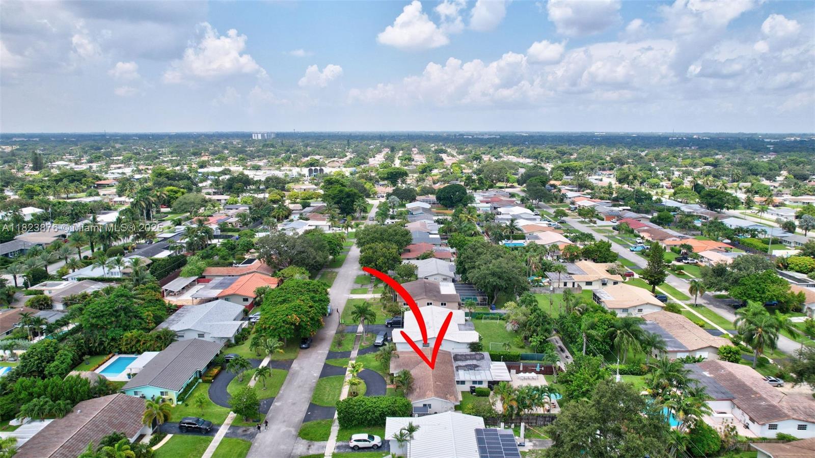 HOLLYWOOD HILLS - Residential