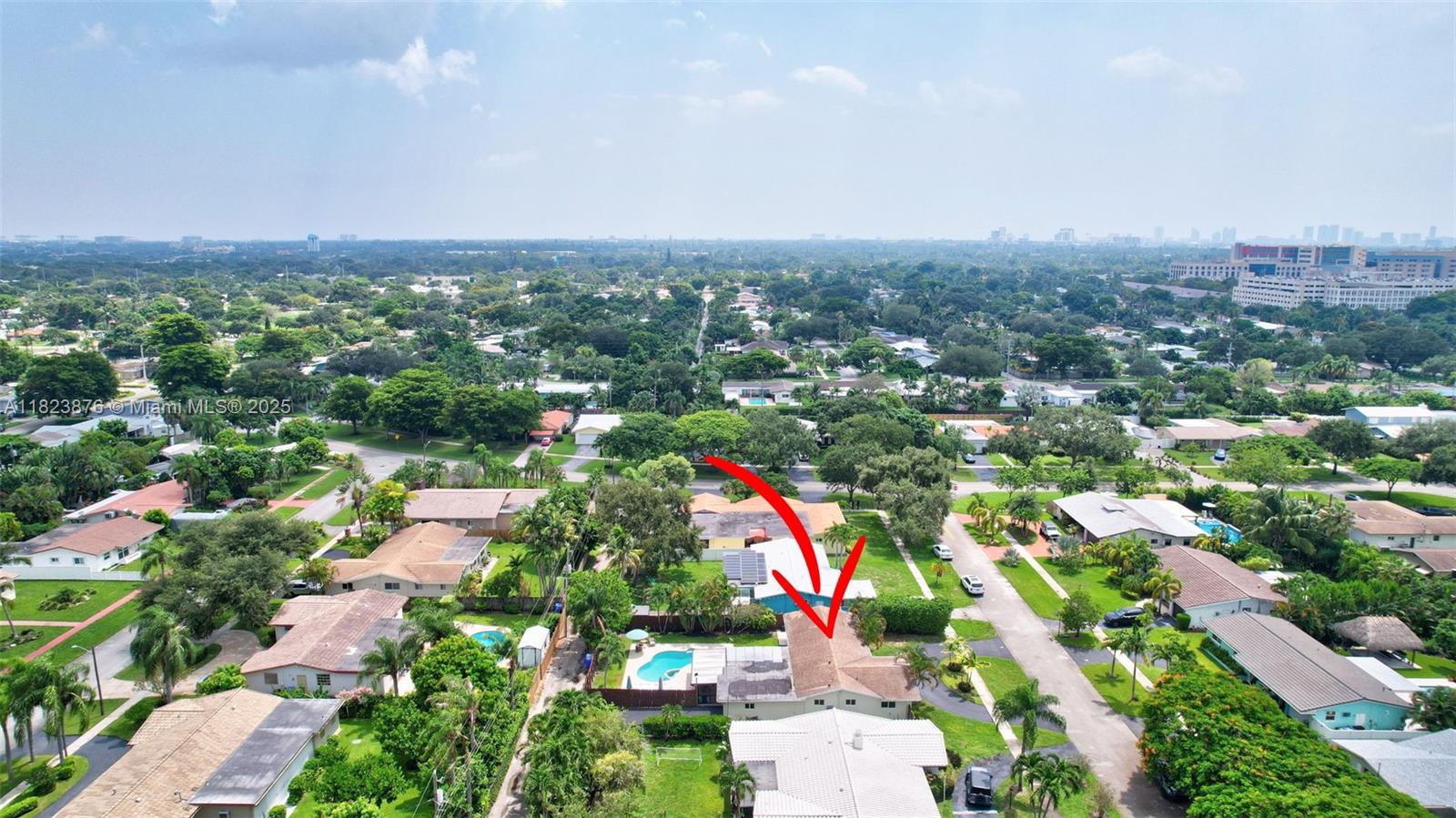 HOLLYWOOD HILLS - Residential