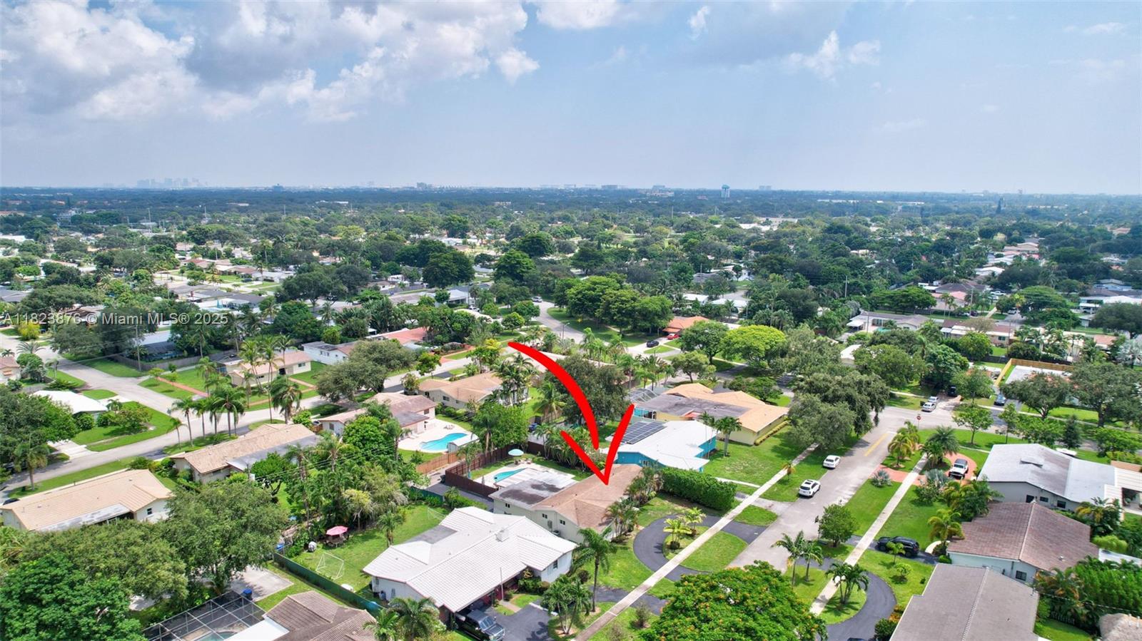 HOLLYWOOD HILLS - Residential