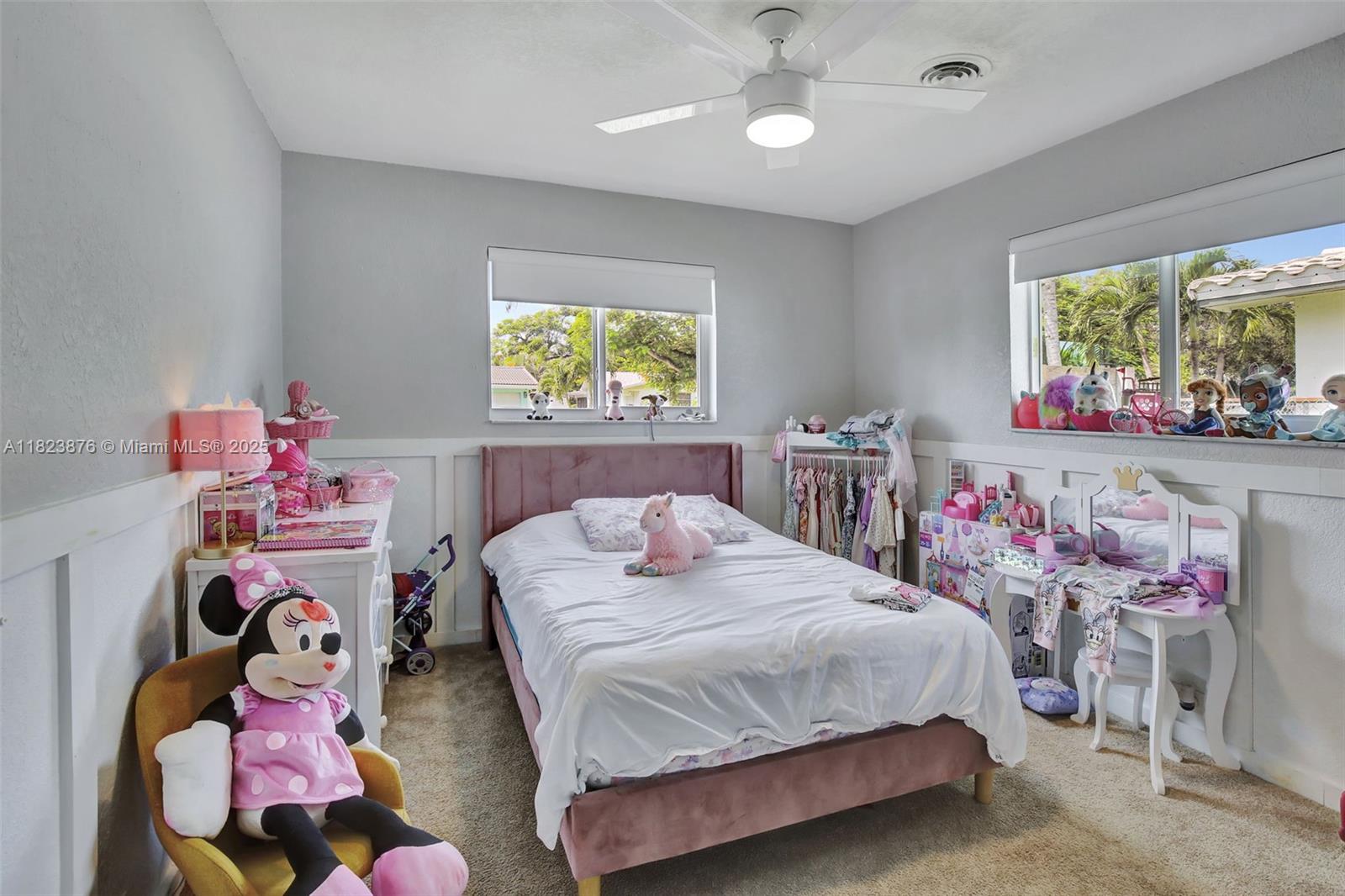 HOLLYWOOD HILLS - Residential