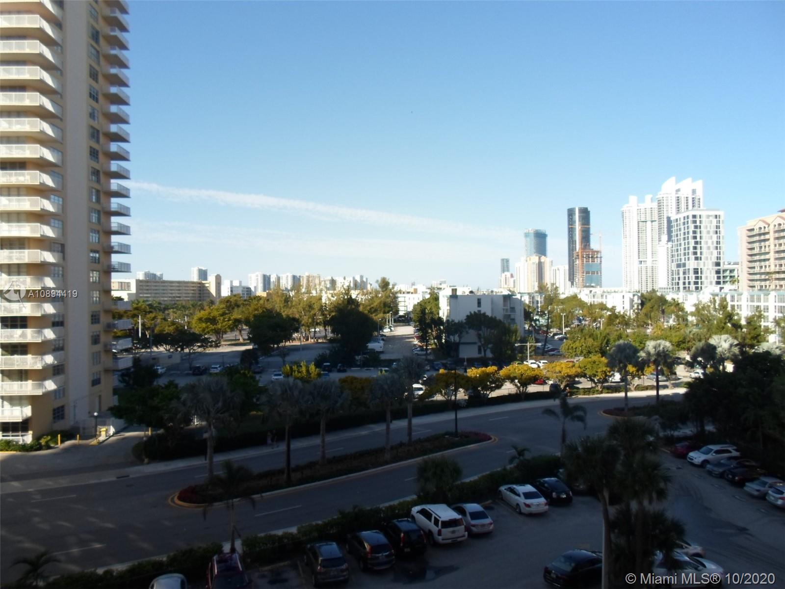 WINSTON TOWER 300 CONDO - Residential