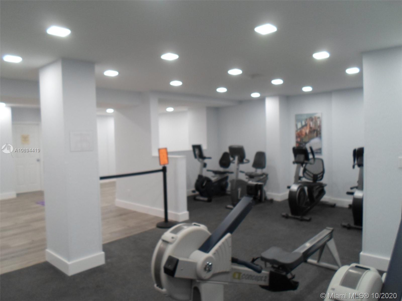 WINSTON TOWER 300 CONDO - Residential