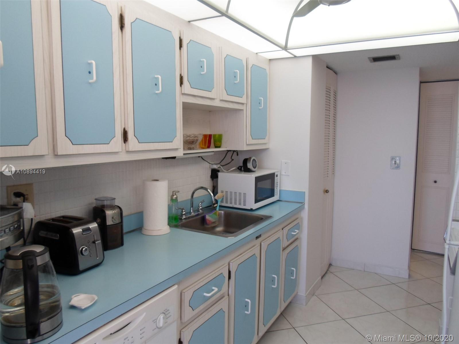 WINSTON TOWER 300 CONDO - Residential