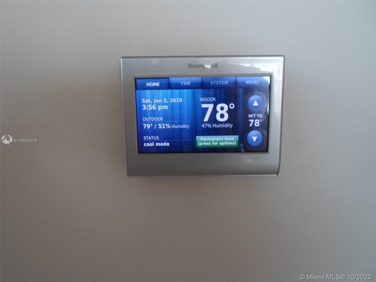 WINSTON TOWER 300 CONDO - Residential