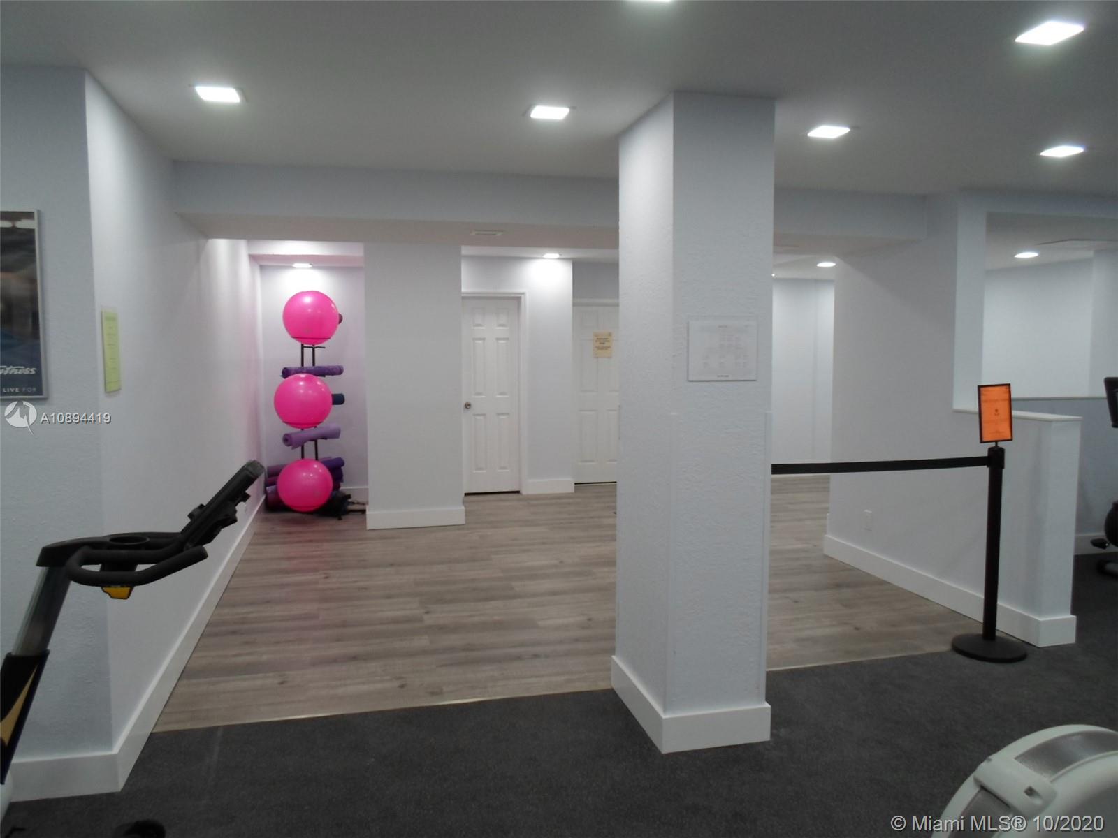 WINSTON TOWER 300 CONDO - Residential