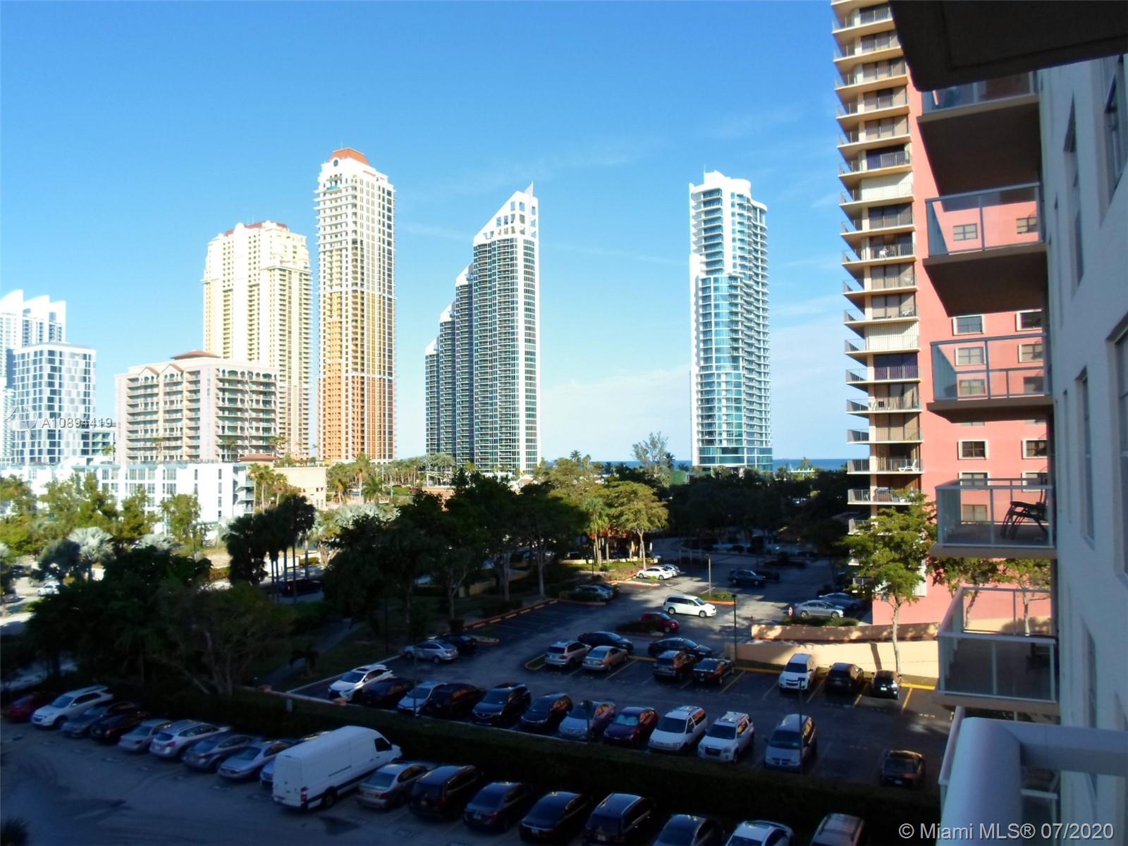 WINSTON TOWER 300 CONDO - Residential