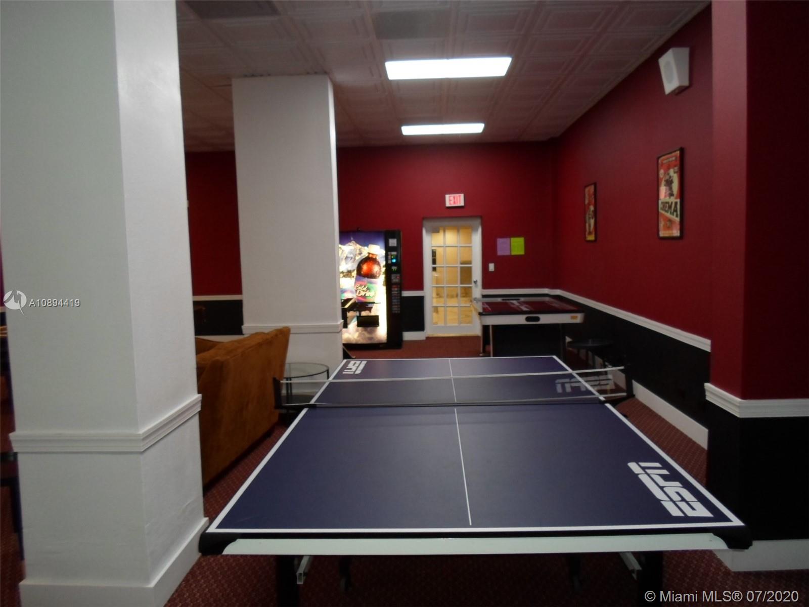 WINSTON TOWER 300 CONDO - Residential