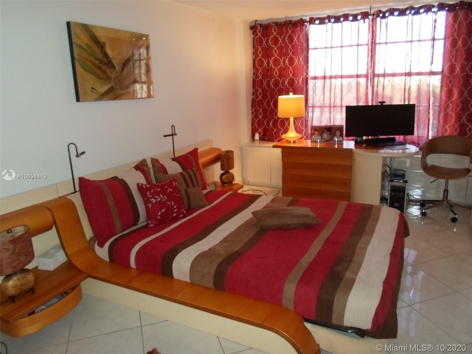 WINSTON TOWER 300 CONDO - Residential