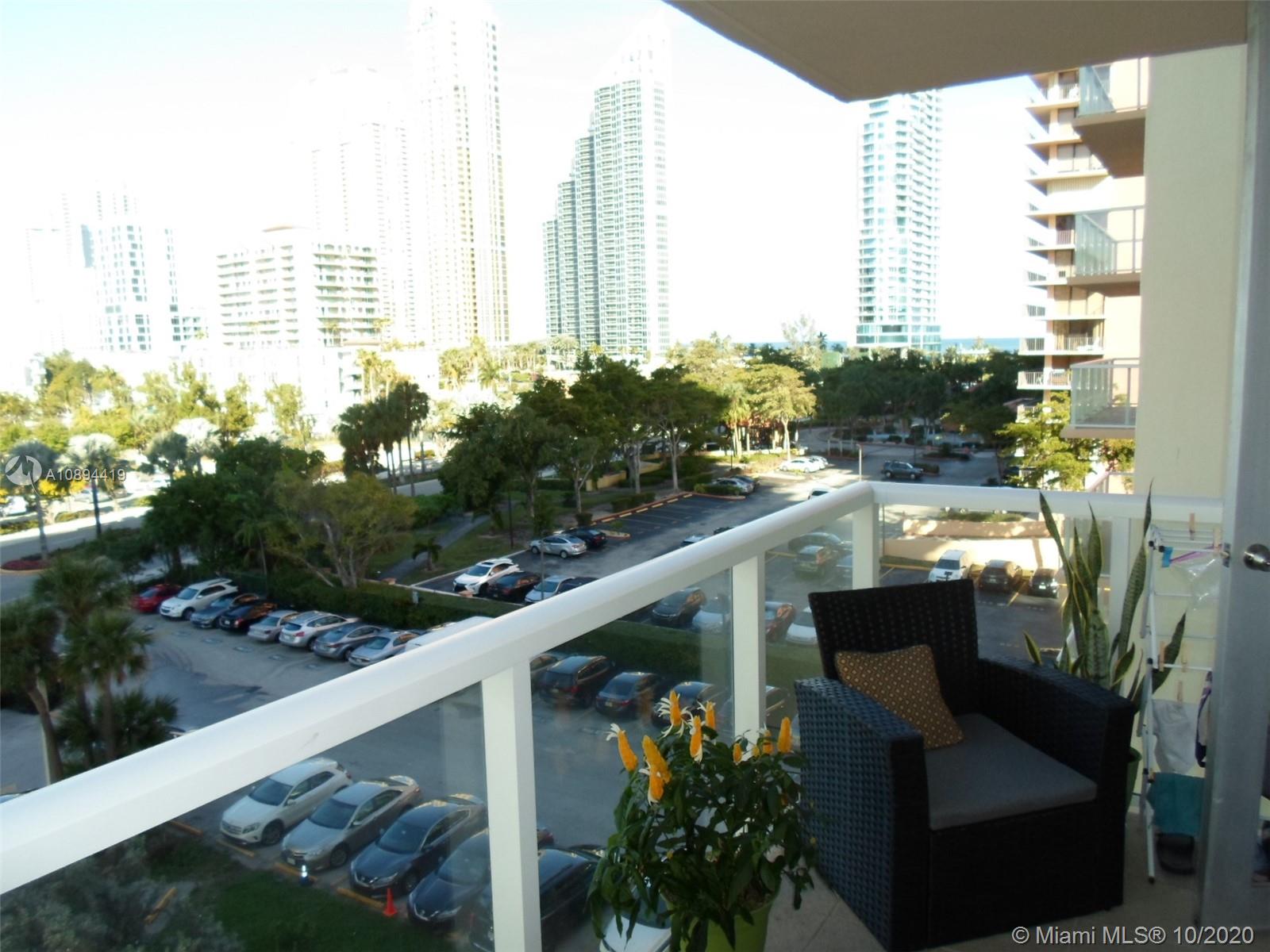 WINSTON TOWER 300 CONDO - Residential