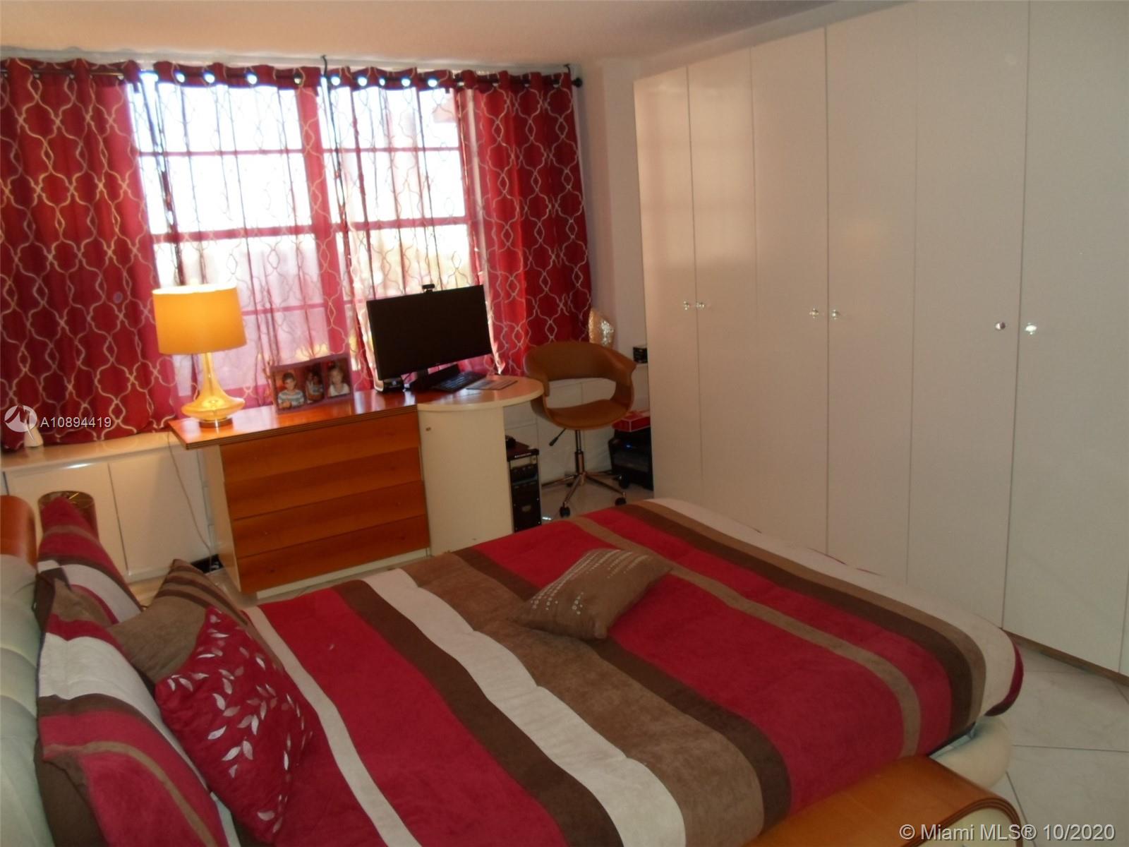 WINSTON TOWER 300 CONDO - Residential