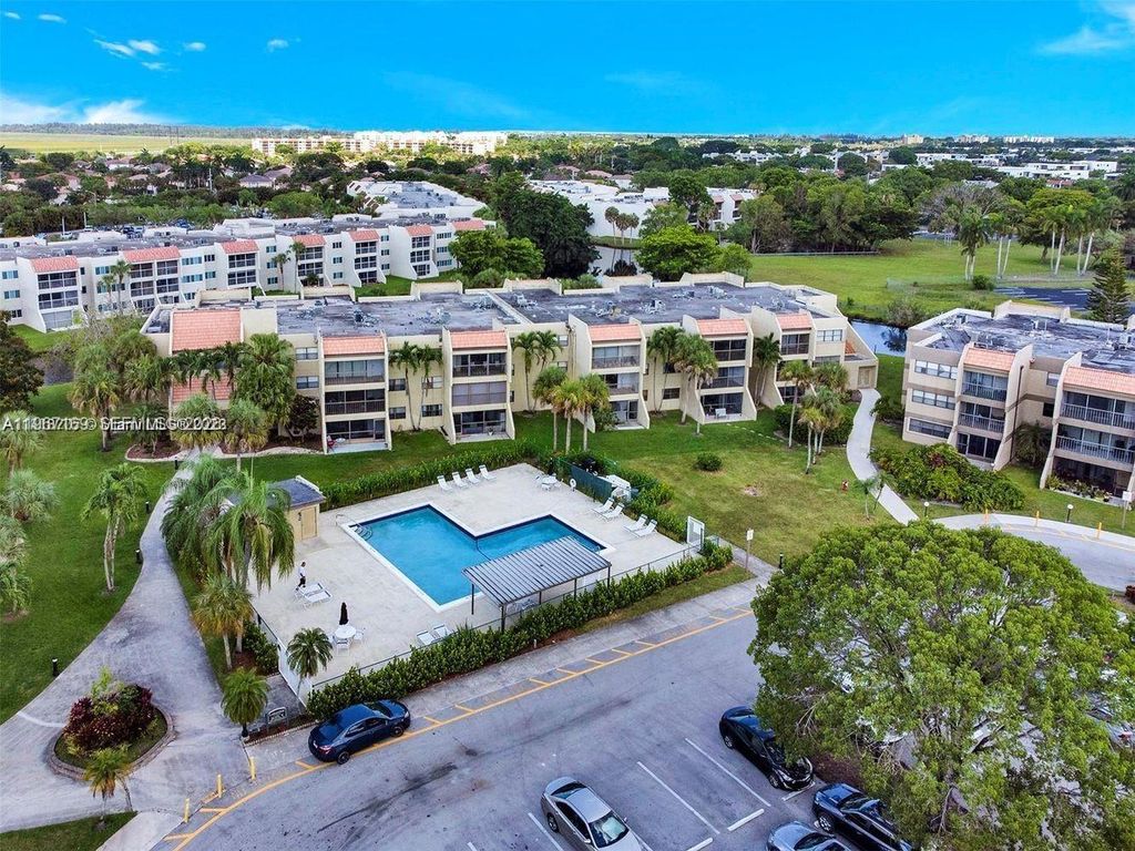 Photo of 230 Lakeview Dr #107, Weston, FL 33326 (MLS # A11967169)