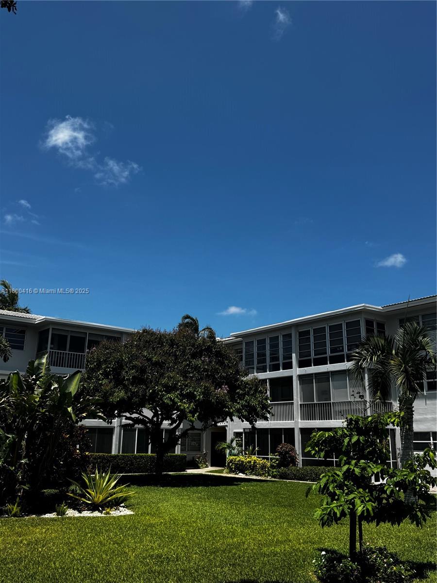 1000 Sw 12th St 301, Fort Lauderdale, Broward County, Florida - 1 Bedrooms  
2 Bathrooms - 