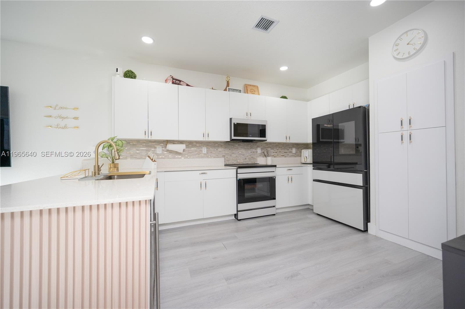 PINE ISLE - Residential