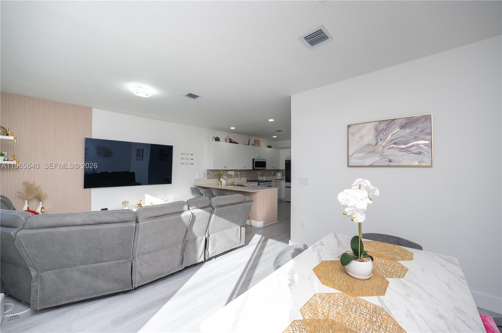 PINE ISLE - Residential