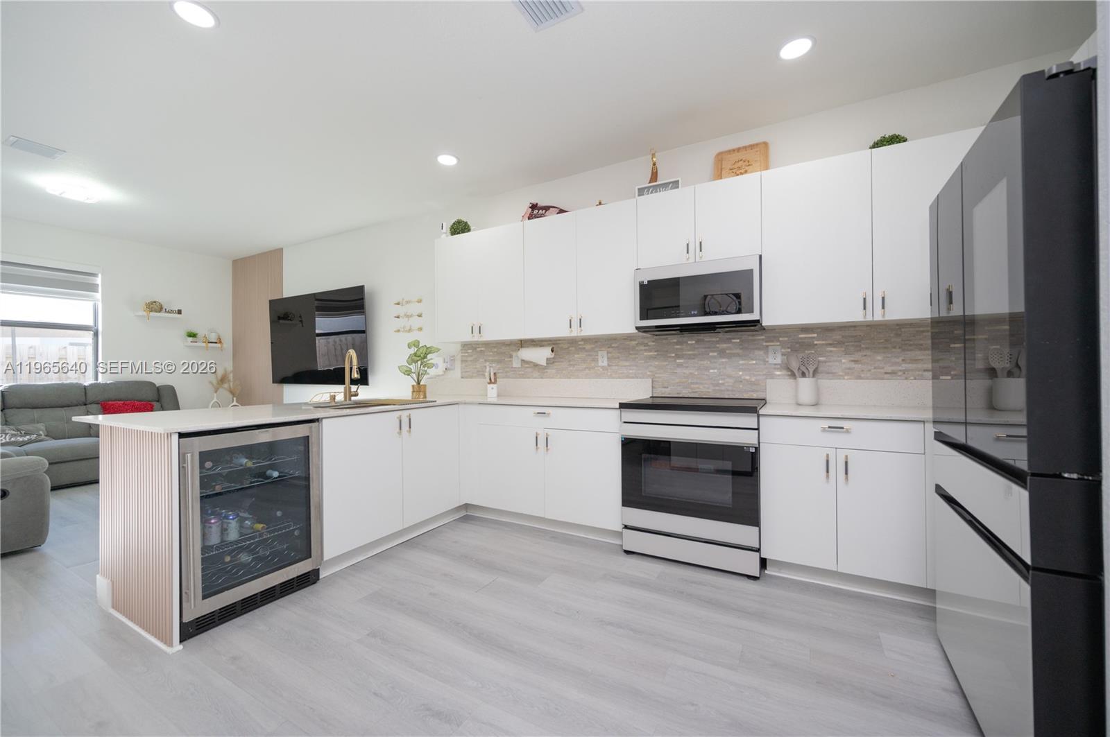 PINE ISLE - Residential