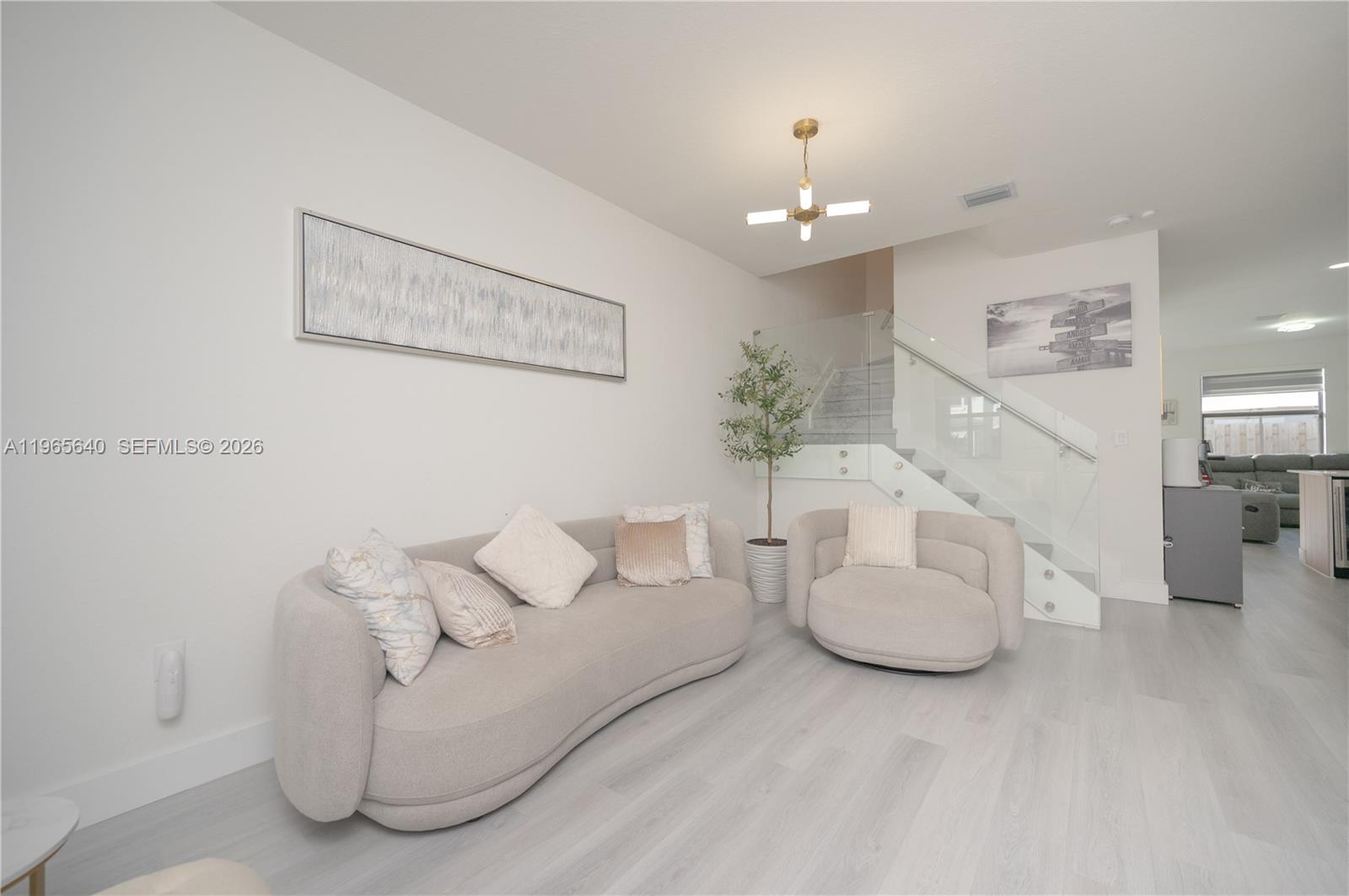 PINE ISLE - Residential