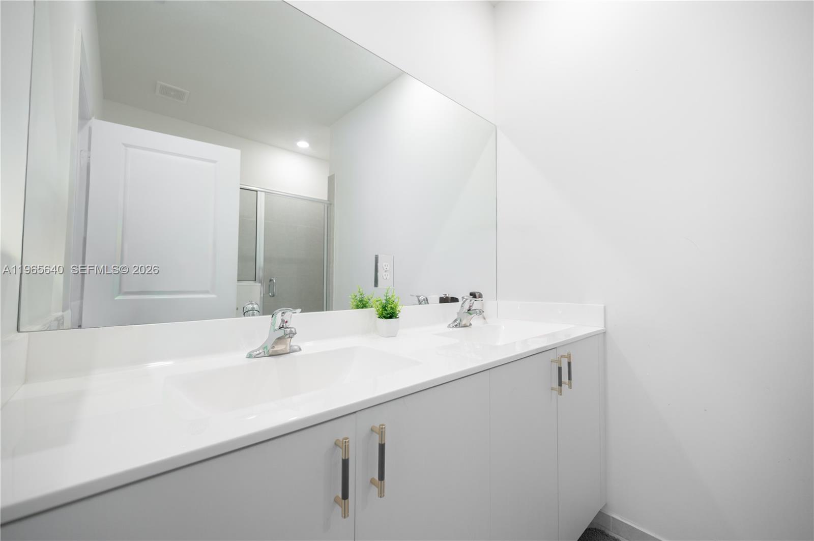 PINE ISLE - Residential