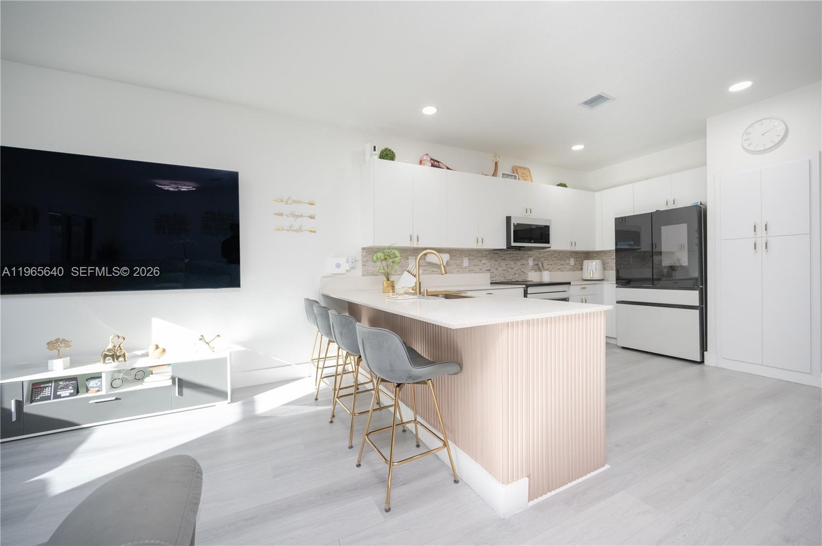 PINE ISLE - Residential