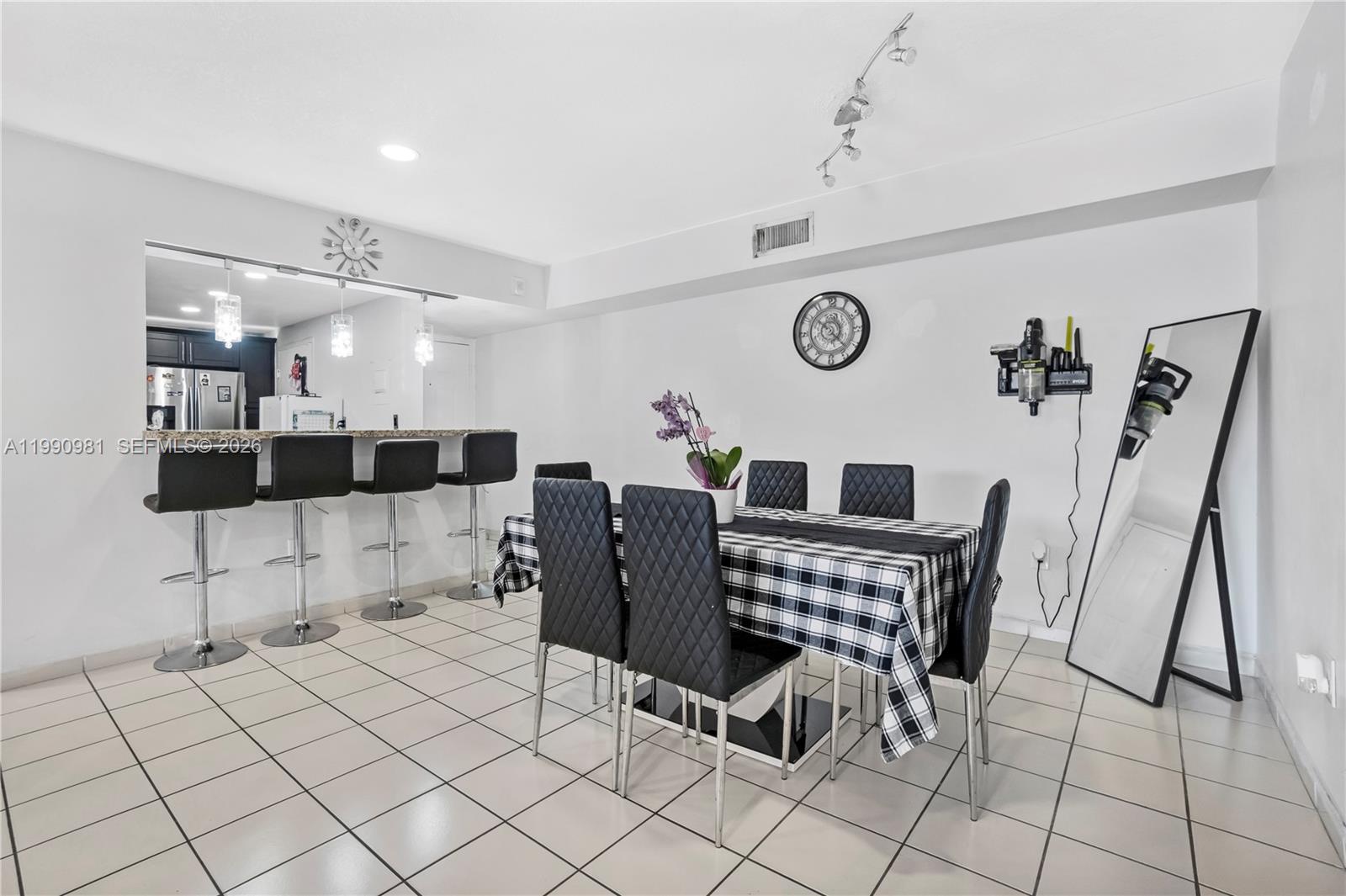 SUNSET PALMS EAST CONDO - Residential